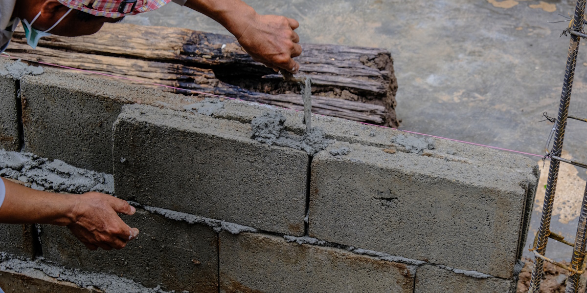 Kosten für Horizontalsperre_Langfristige Kosten und Wartung einer Horizontalsperre Mauerwerksarbeiten zur nachträglichen mechanischen Horizontalsperre im Sockelbereich