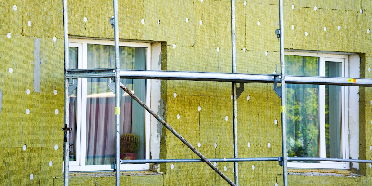 Fassade dämmen ohne Verputzen_Typische Materialien Gedämmte Fassade vor der weiteren Bekleidung